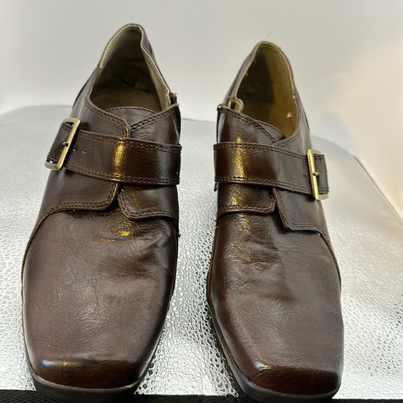 AEROSOLES size 9,new with tags. There’s a buckle on one side and a zipper.​ - Picture 1 of 9